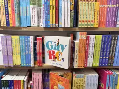 Lesbian Couple’s Viral Video Blasts LGBTQ+ Children’s Book Section in Barnes & Noble
